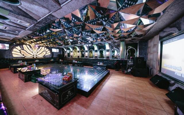May Plaza Hotel