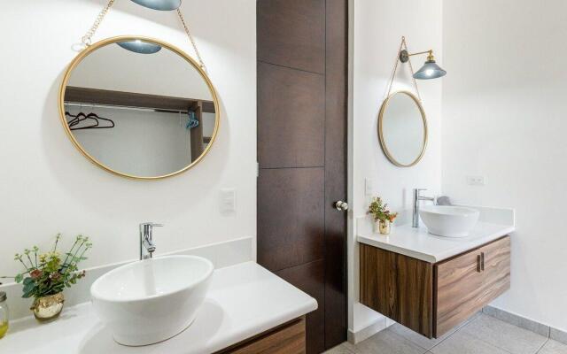 Primer Piso condo , 3 Recamaras+2.5 baños +alberca