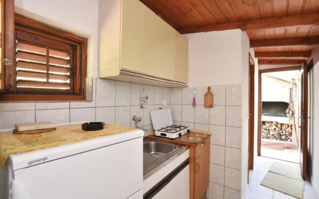Beautiful Apartment in Bogomolje With 1 Bedrooms