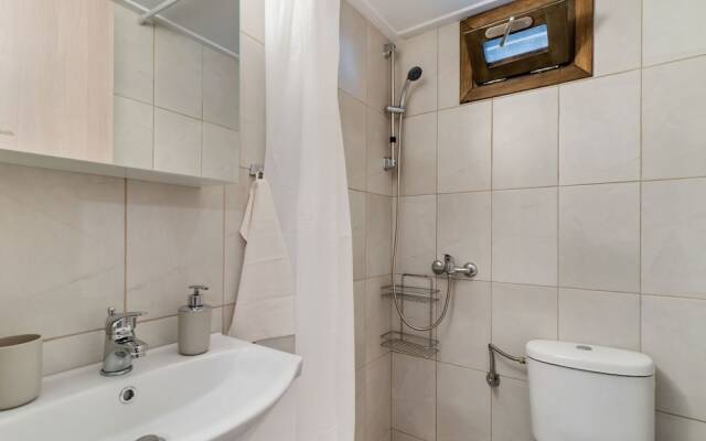 Snug Apartment in Agios Nikolaos With Garden