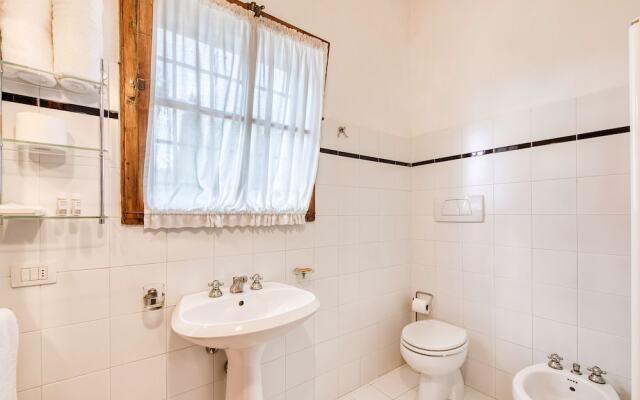 Montignano With Shared Pool