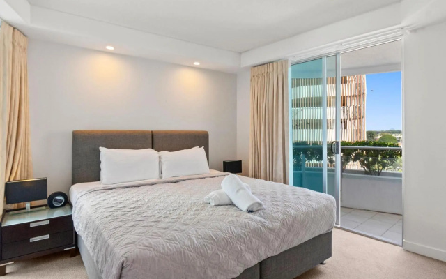 Sirocco 408 by G1 Holidays - Two Bedroom Beachfront Apartment in Sirocco Resort – Guest Rooms – Mooloolaba