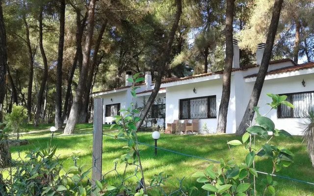 Family Villa in Sani - Sleeps 6 - Parking - Wifi