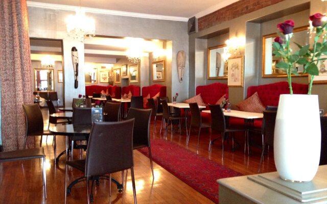 Tudor Hotel
