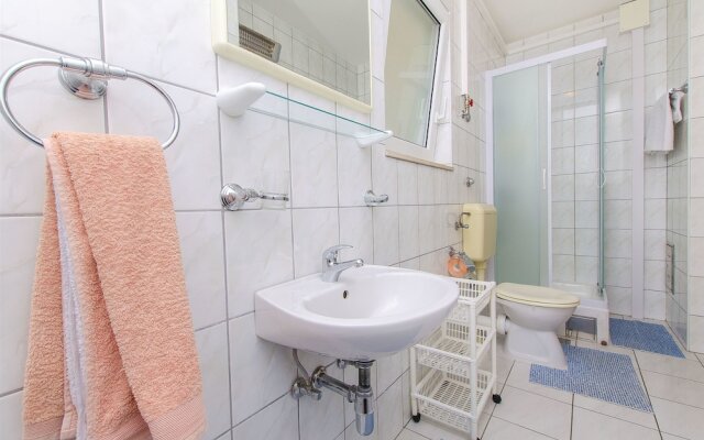 Apartments and Rooms Iva