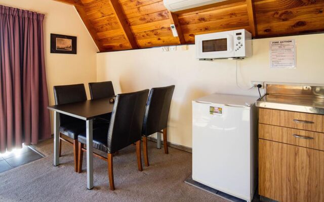 Mountain Chalets Motel