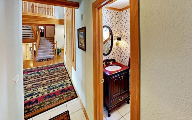 Mountain Majesty at Alpenvu Lodge by RedAwning