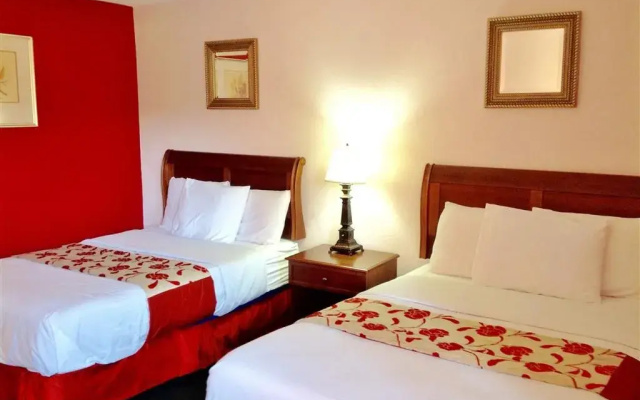 Red Roof Inn & Suites Monterey
