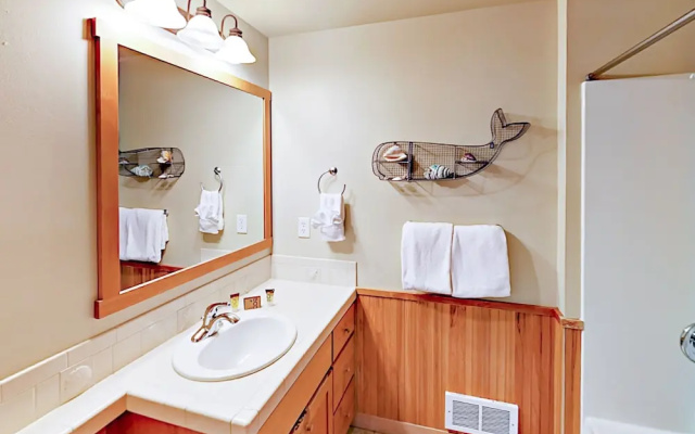 Coastal Retreat 3 Bedrooms 2 Bathrooms Home