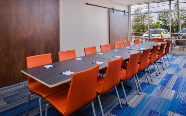 Holiday Inn Express & Suites Siloam Springs by IHG