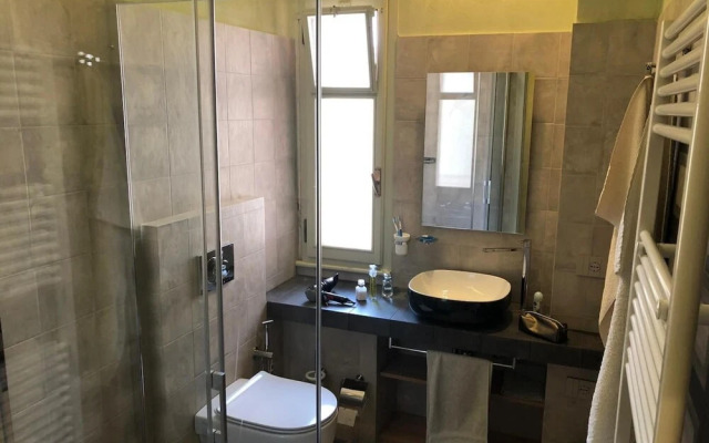 Carola B Tastefully Furnished Apartment Lakefront