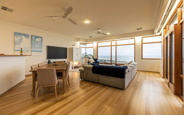 Unwind Seascape at Tennyson Beach