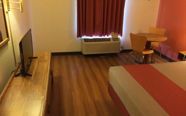 Motel 6 Arkadelphia, AR