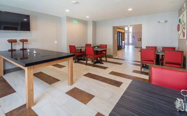 Holiday Inn Express Sunnyvale - Silicon Valley by IHG