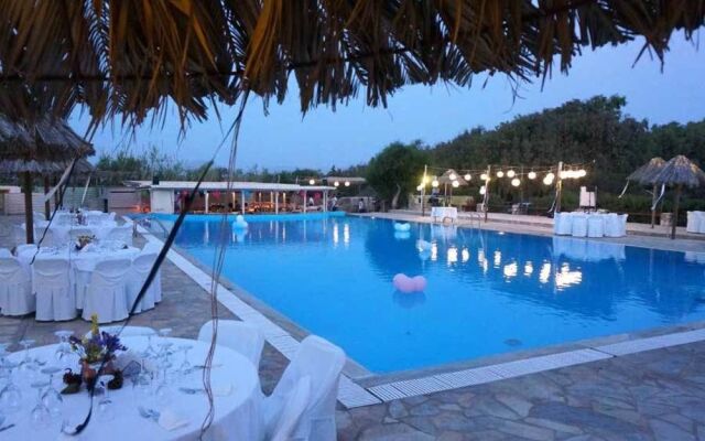 Santa Maria Surfing Beach Hotel (Village/Camping)