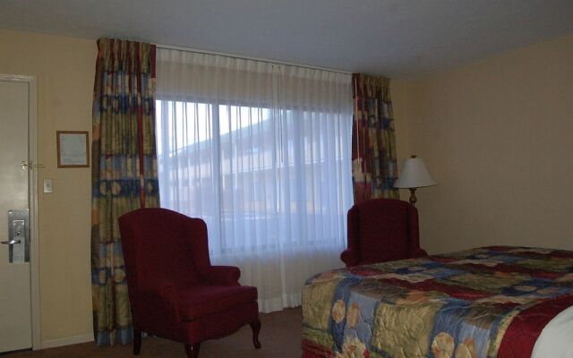 Golden Manor Inn & Suites