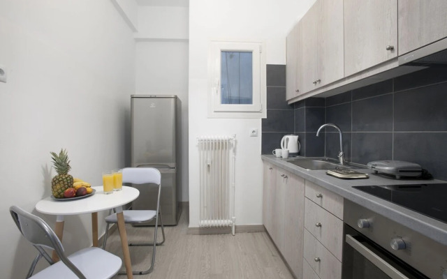 Kolonos - A Renovated Apartment