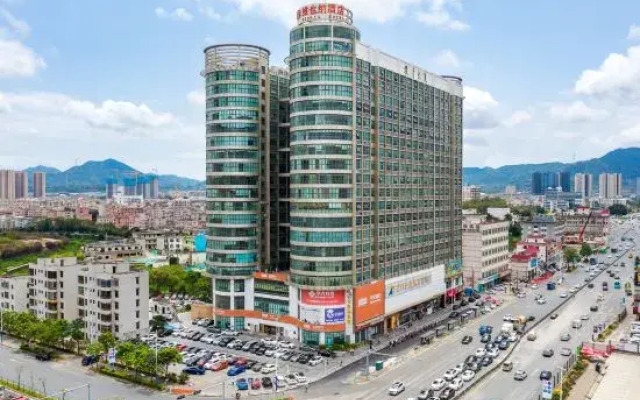 Vienna Hotel(Shenzhen Pingshan High-speed Rail Station & Pingshanwei Metro Station)