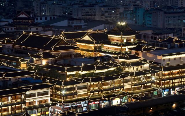 Renaissance Shanghai Yu Garden Hotel