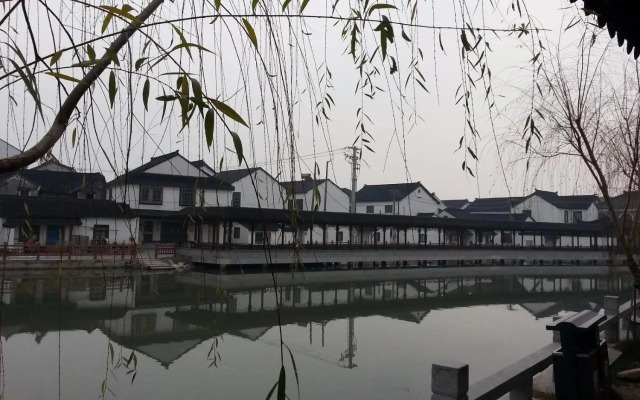 Suzhou Luzhi Riverside Inn Hostel