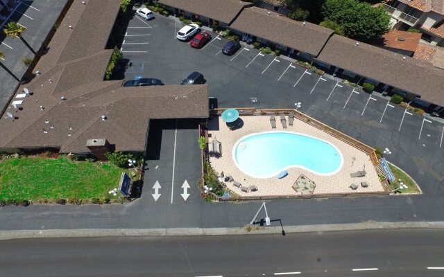 Monterey Surf Inn