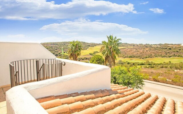 Spacious Apartment In San Roque With Swimming Pool