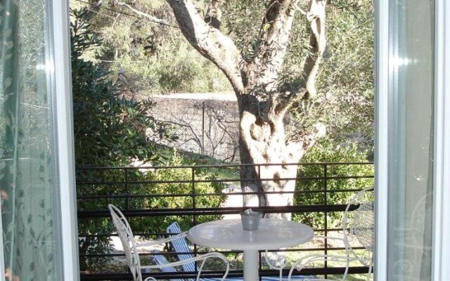Bozikis Apartments & Studios