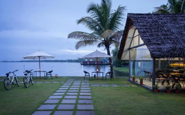 Rain Dance HouseBoat