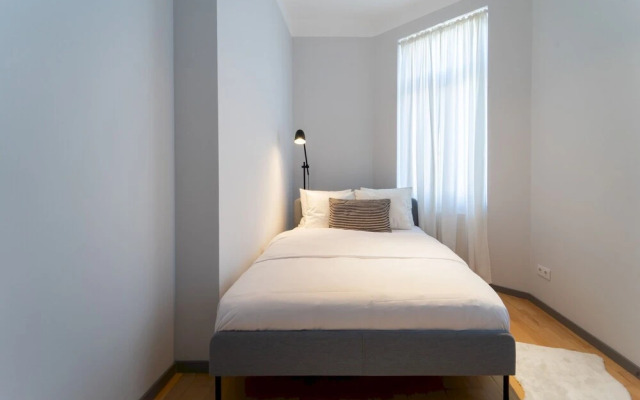 Beautiful and Sunny 2bdr Apartment