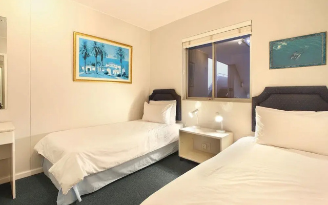 Dolphin Beach H108