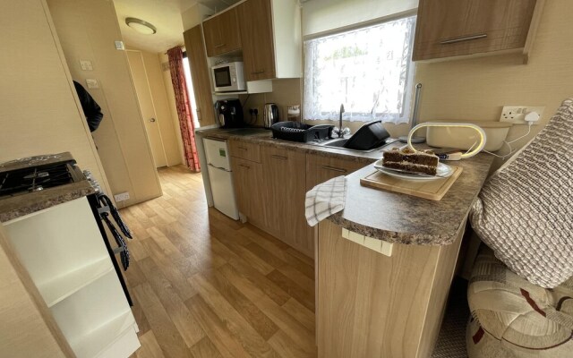 Lovely 2 Bed Chalet in Clacton-on-sea