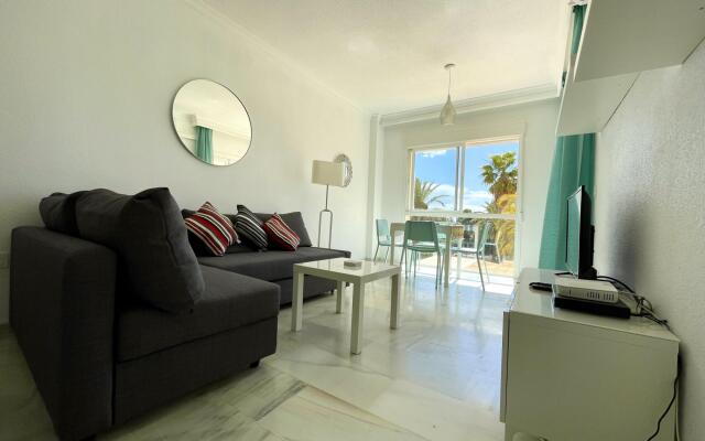 South facing apartment, 7 mins walk from beach