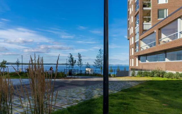 Spacious 1br with a lake view and private sauna!