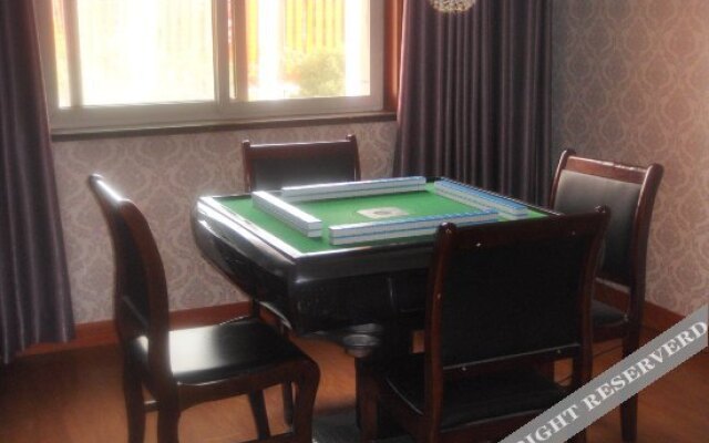 Quzhou Crown Holiday Hotel