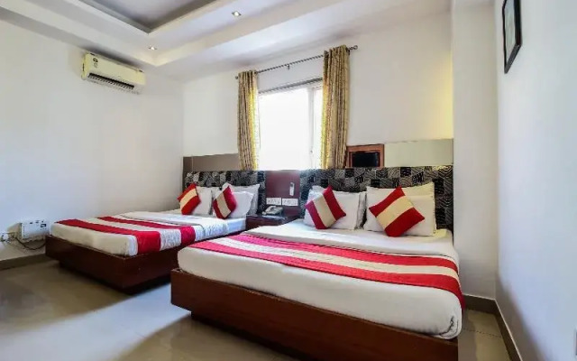 OYO Rooms Arakashan Road 3