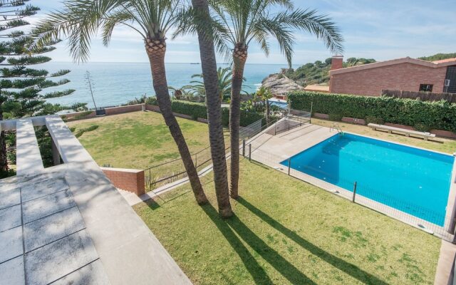 Luxury Beachfront Villa in Tarragona TH 63