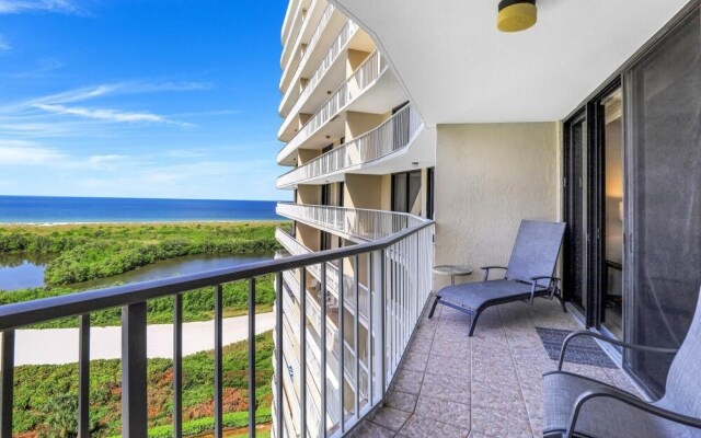 Beachfront Condo With Pool and Balcony Facing Beach