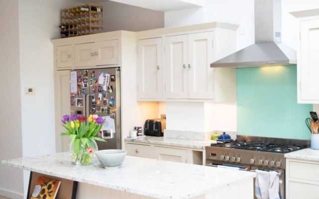 3 Bedroom Family Home Next To Southfields
