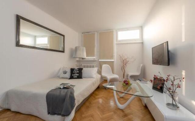 Ajax Apartments Rondo Onz