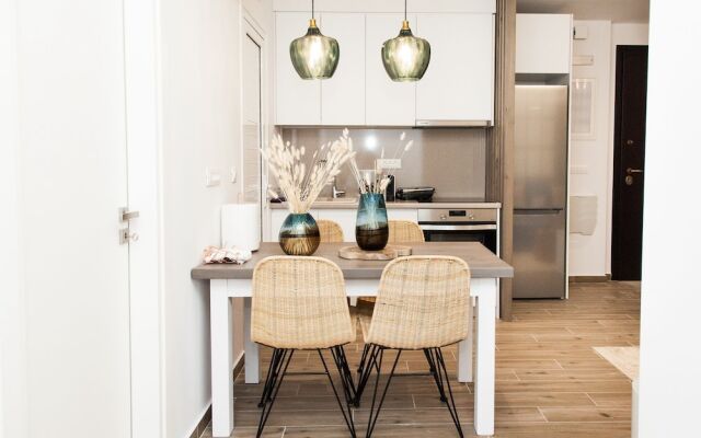 Full renovated adorable apt in Athens