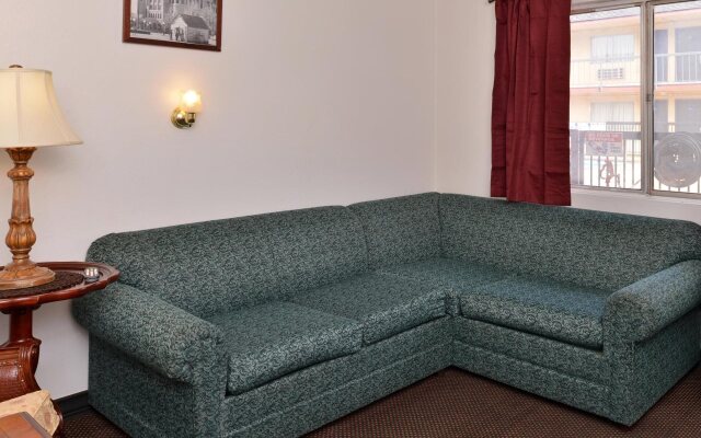Castle Inn & Suites By OYO Chickasha