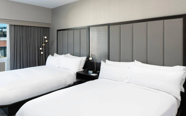 Renaissance by Marriott Boston Patriot Place Hotel