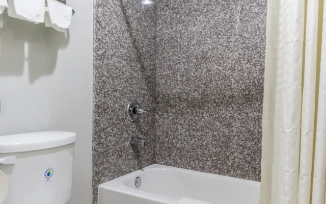 Scottish Inn and Suites