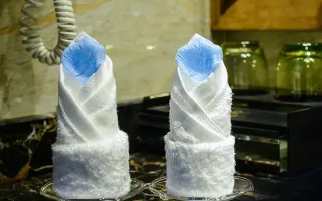 Yuechen Hotel (Xietaizi Subway Station)