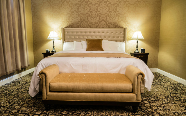 The Mount Vernon Grand Hotel