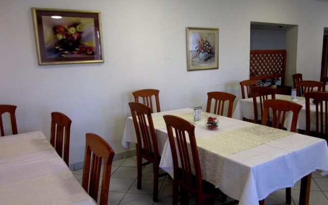 Omladinski Hostel