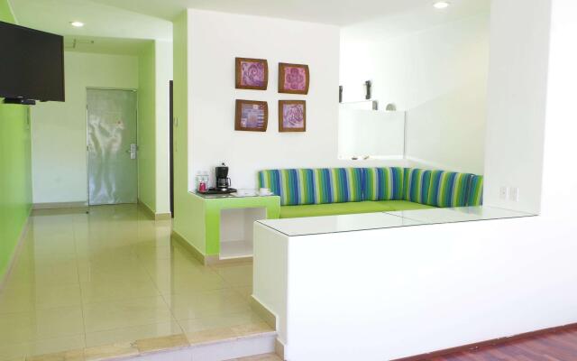 Seven Crown Express & Suites by Kavia