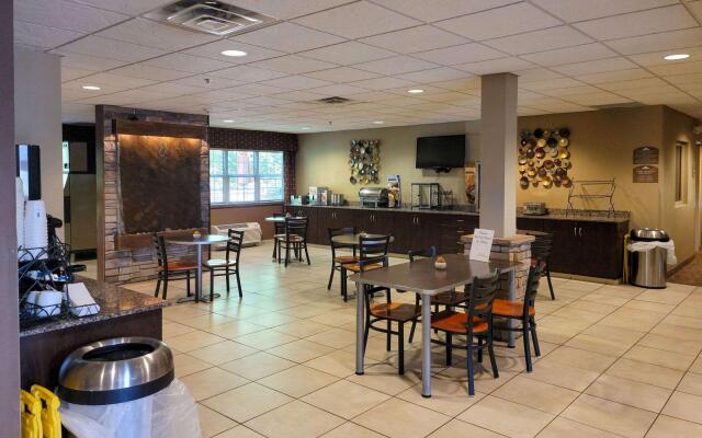 Sleep Inn & Suites Steubenville at the University