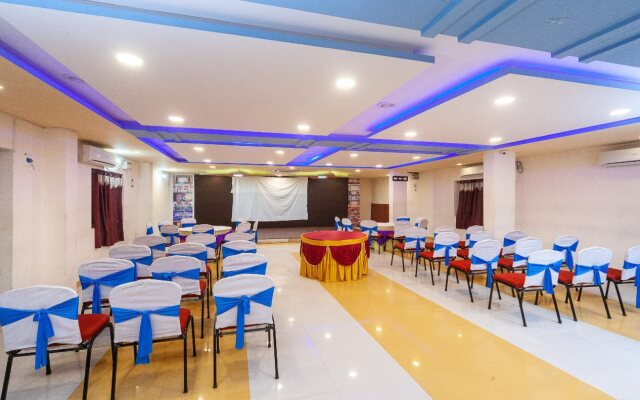 R2 Rooms By OYO Rooms