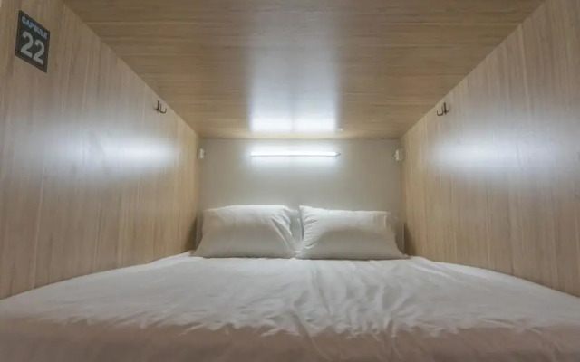 Lounge Capsule Hostel